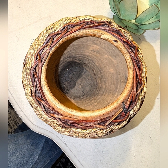 African Handmade Wicker Terracotta Decorative Pottery/Vase/Pot- Great Condition - Picture 3 of 9